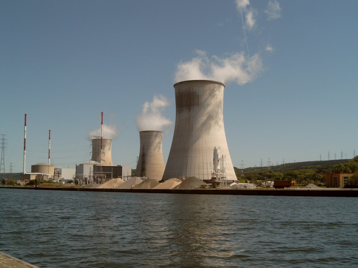 Das belgische Kraftwerk Tihange gilt seit Inbetriebnahme als risikobehaftet. (Bild: Wikipedia)